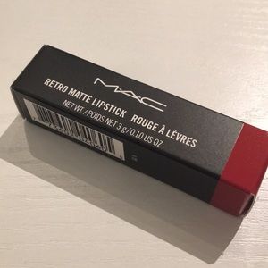 Mac retro latte lipstick in 707 ruby woo